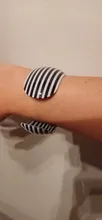 Avis clients – Bracelet résine large rayé noir et blanc pour femmes