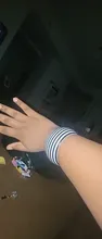 Avis clients – Bracelet résine large rayé noir et blanc pour femmes