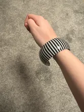 Avis clients – Bracelet résine large rayé noir et blanc pour femmes