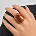 Bague large géométrique résine ambre vintage femme – 1