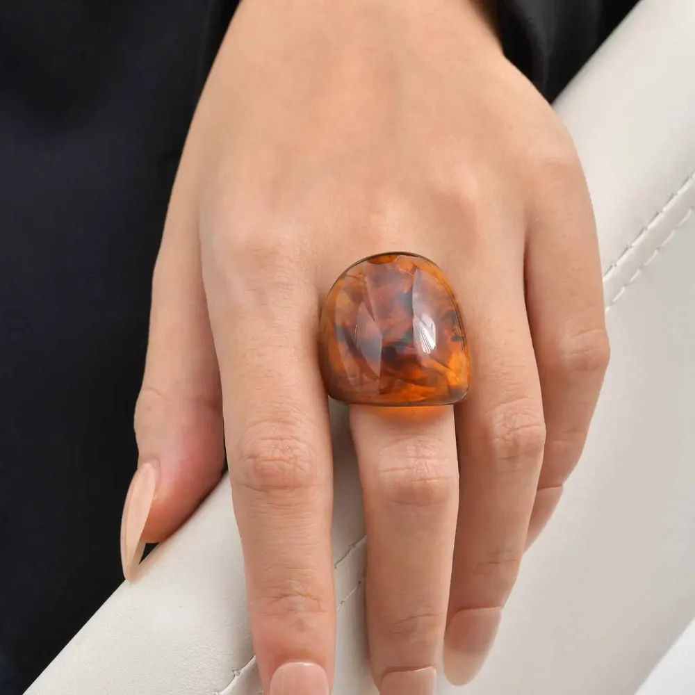 Bague large géométrique résine ambre vintage femme