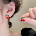 Boucles d'oreilles cerise résine rouge zircon brillant – 1