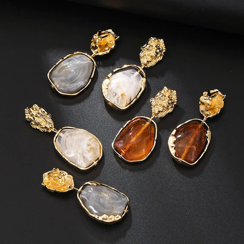 Boucles d'oreilles clip résine irrégulière géométrique vintage