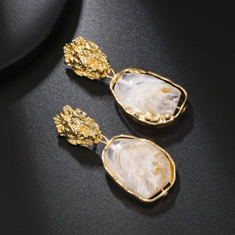 Boucles d'oreilles clip résine irrégulière géométrique vintage
