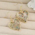 Boucles d'oreilles cœur résine fleurs séchées transparentes – 5