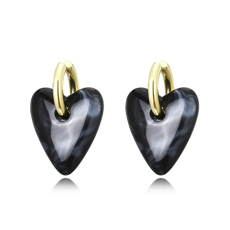 Boucles d'oreilles créoles résine cœur or pour femme
