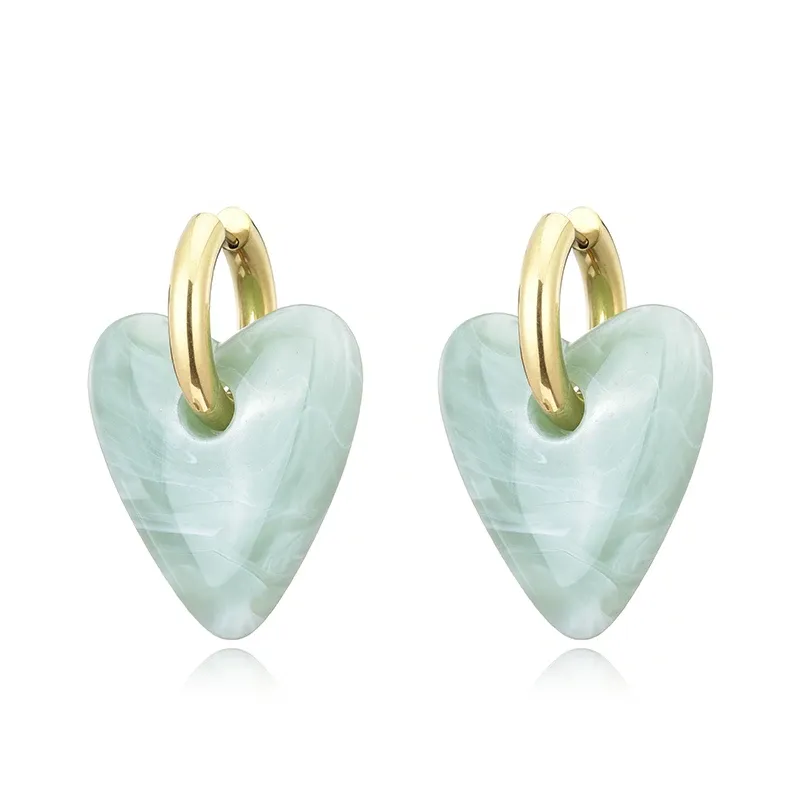 Boucles d'oreilles créoles résine cœur or pour femme