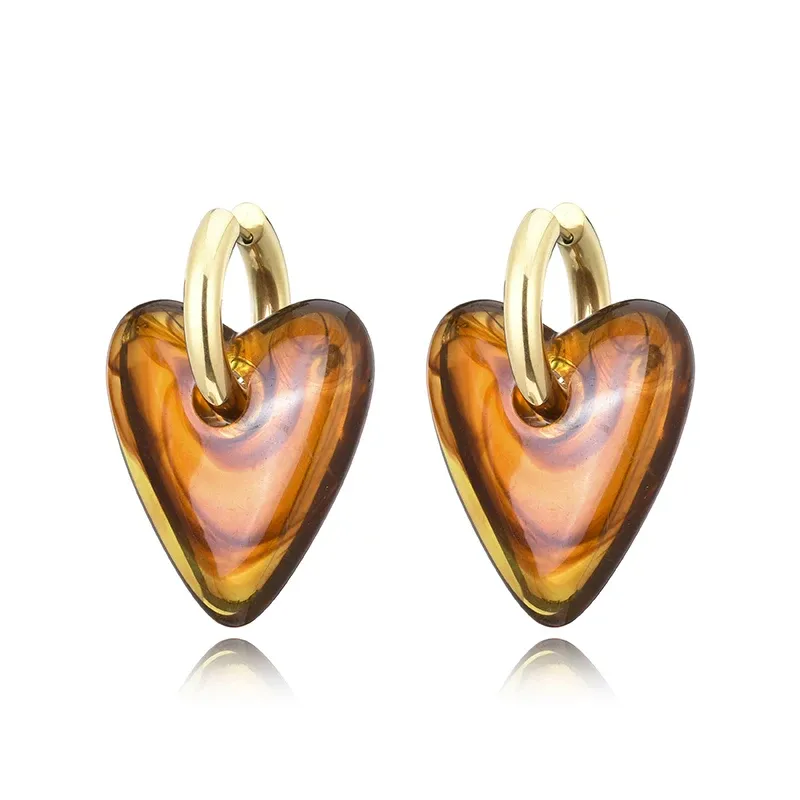 Boucles d'oreilles créoles résine cœur or pour femme