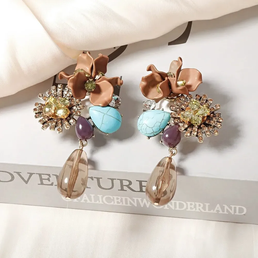 Boucles d'oreilles résine et zircon fleurs style baroque