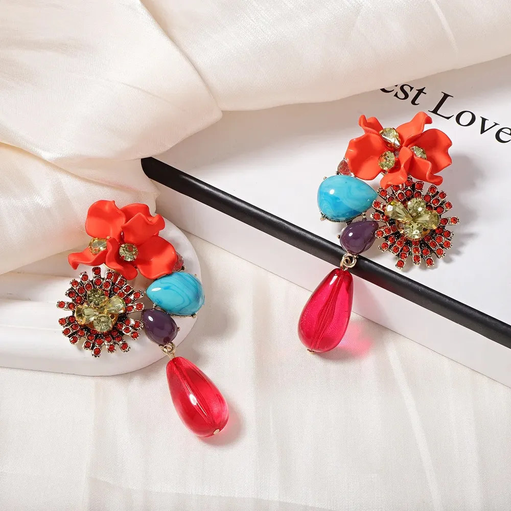 Boucles d'oreilles résine et zircon fleurs style baroque