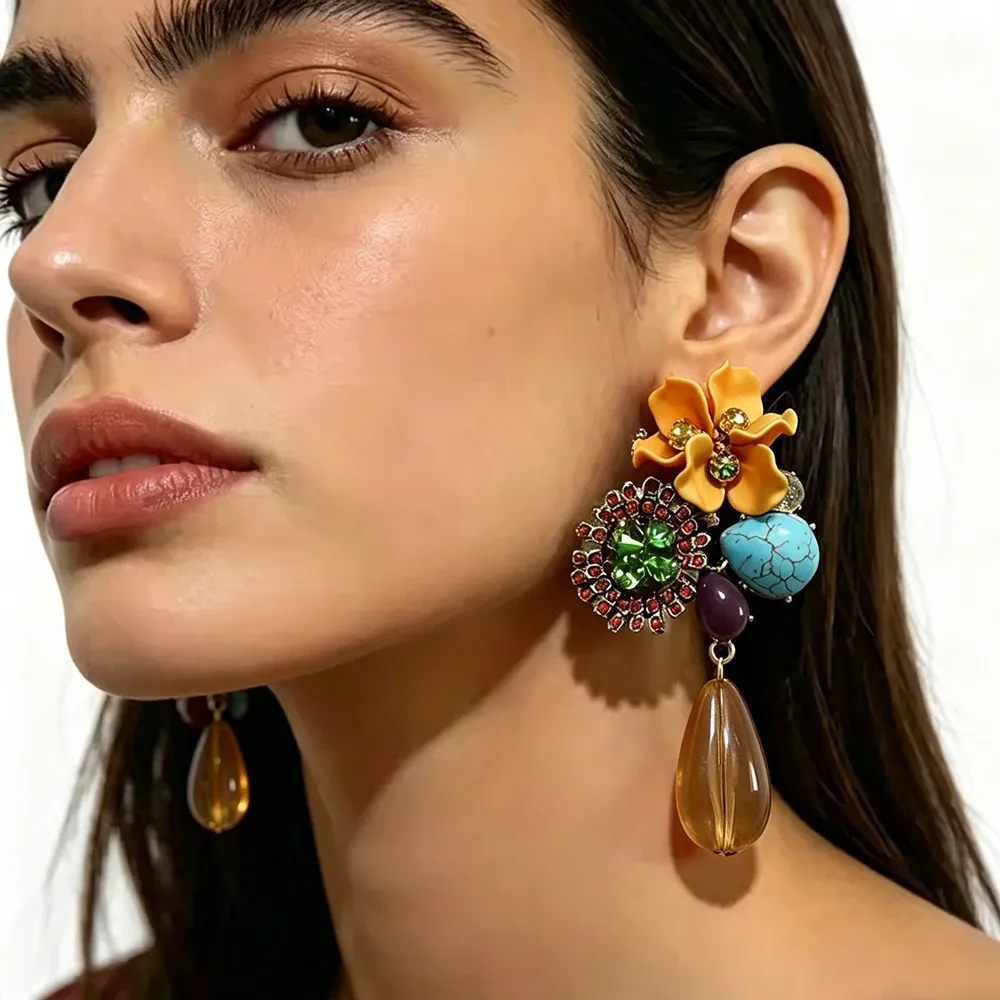 Boucles d'oreilles résine et zircon fleurs style baroque
