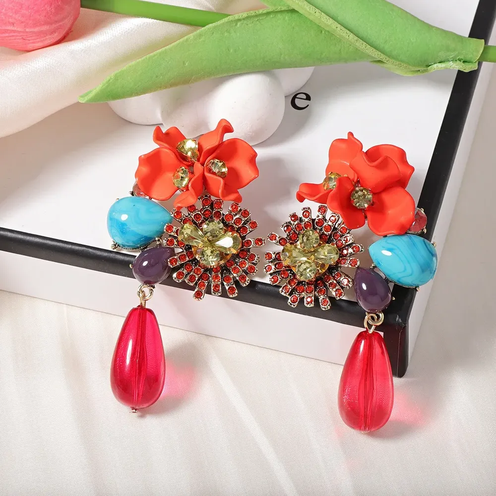 Boucles d'oreilles résine et zircon fleurs style baroque