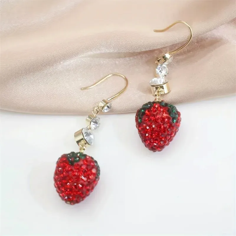 Boucles d'oreilles résine fraise et fruits fantaisie