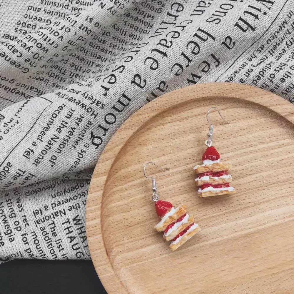 Boucles d'oreilles résine fraise et fruits fantaisie