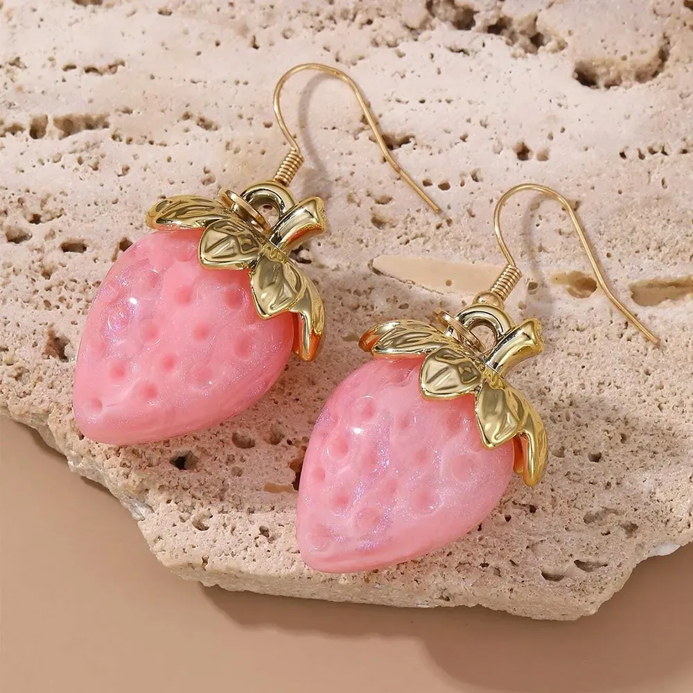 Boucles d'oreilles résine fraise et fruits fantaisie