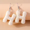 Boucles d'oreilles résine lettres florales 26 initiales – Couleur du métal Style H