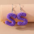 Boucles d'oreilles résine lettres florales 26 initiales – Couleur du métal Style S