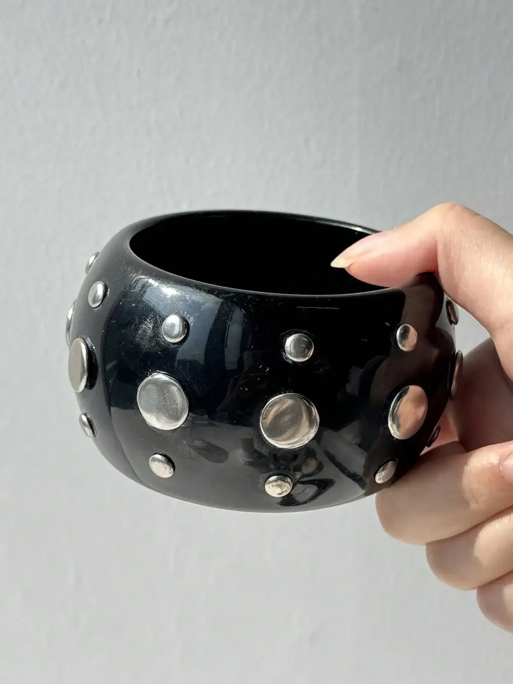 Bracelet résine irrégulier noir et blanc punk pour femmes