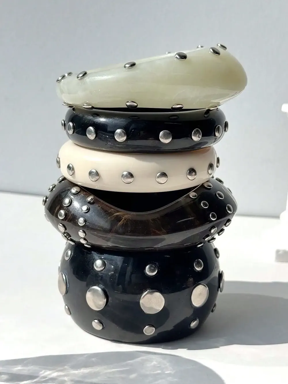 Bracelet résine irrégulier noir et blanc punk pour femmes