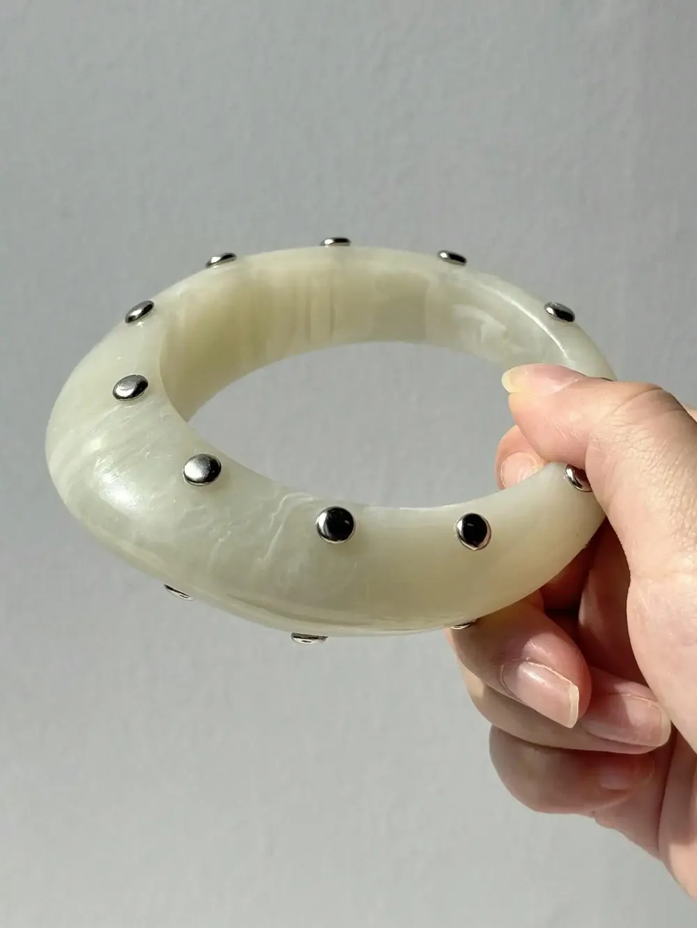Bracelet résine irrégulier noir et blanc punk pour femmes