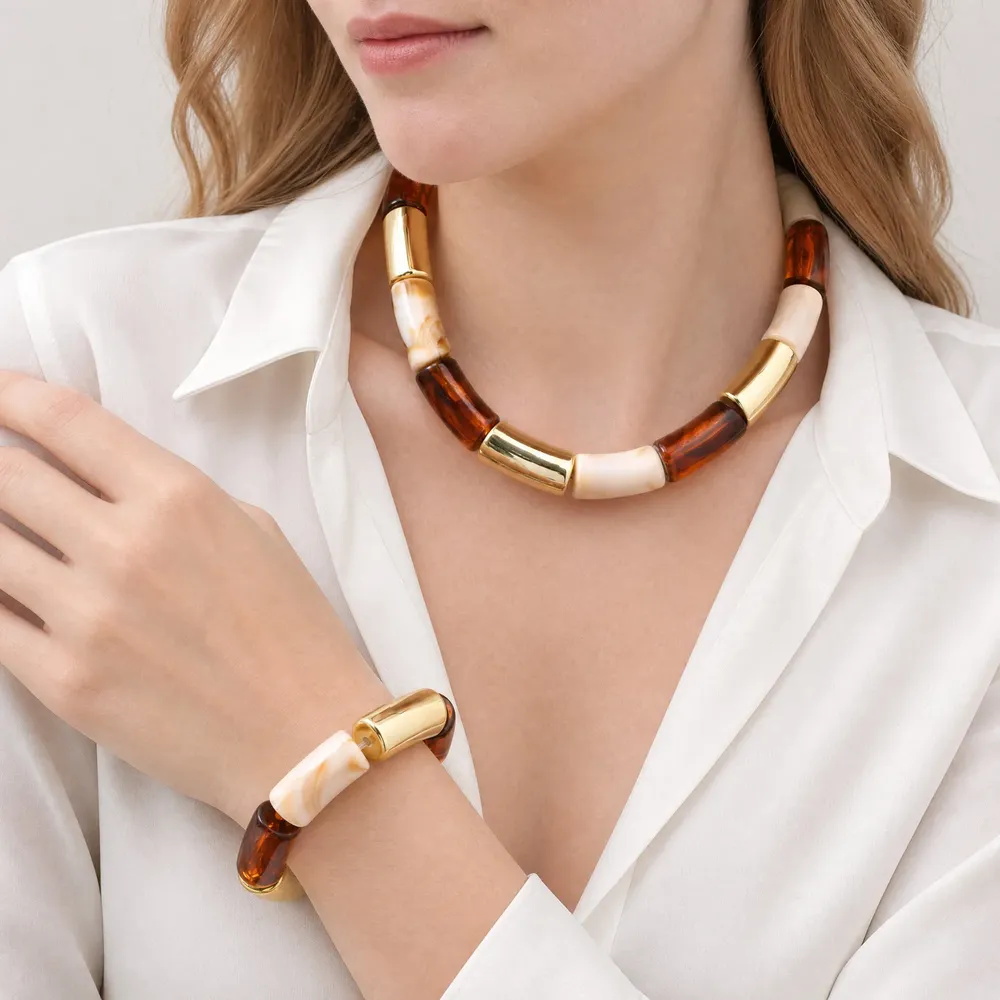 Collier résine ambre marron tube acier inoxydable