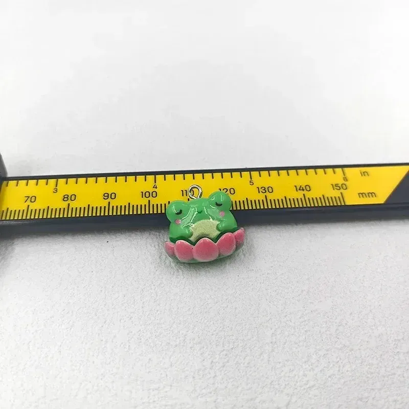 Lot de 10 breloques résine grenouille kawaii pour bijoux