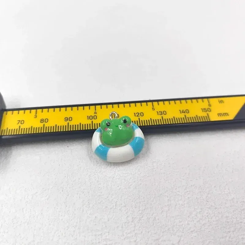 Lot de 10 breloques résine grenouille kawaii pour bijoux