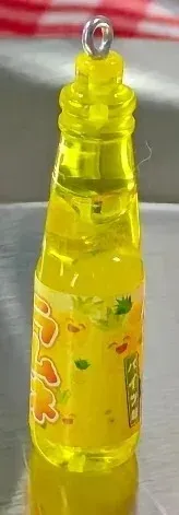 Lot de 10 breloques résine mini bouteilles soda pour bijoux