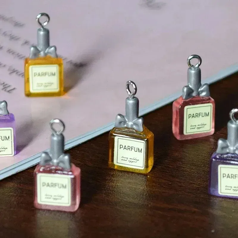 Lot de 10 pendentifs résine bouteille parfum pour bijoux