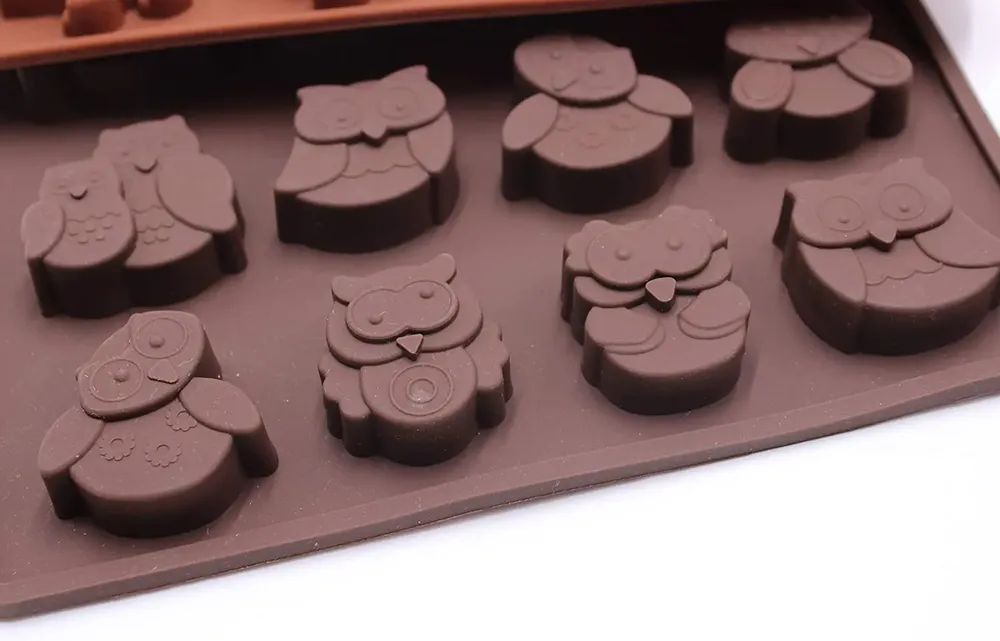 Lot de 2 moules silicone animaux et véhicules pour chocolats