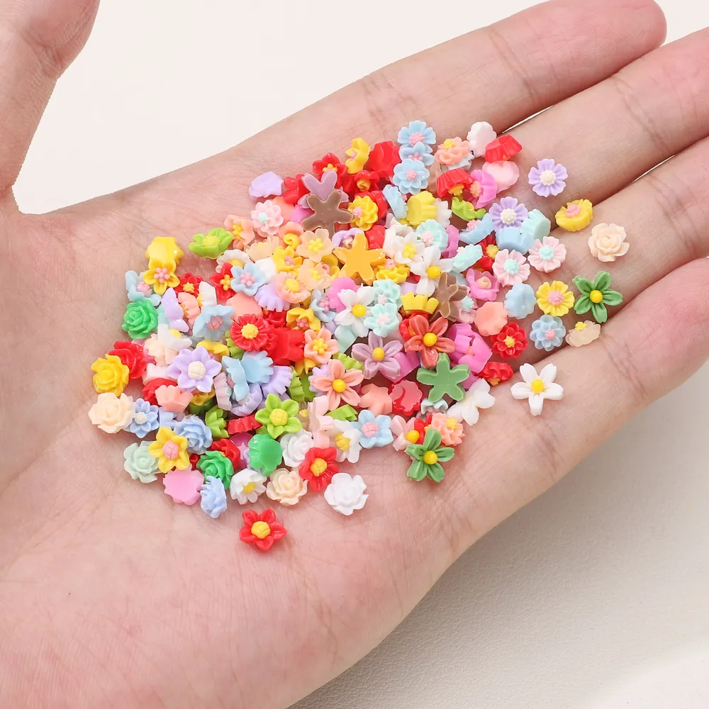 Lot de 50 breloques résine mini fleurs sans trou pour bijoux