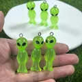Lot de 6 breloques résine lumineuses extraterrestres pour bijoux – 1
