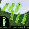 Lot de 6 breloques résine lumineuses extraterrestres pour bijoux – 3
