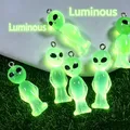 Lot de 6 breloques résine lumineuses extraterrestres pour bijoux – 5