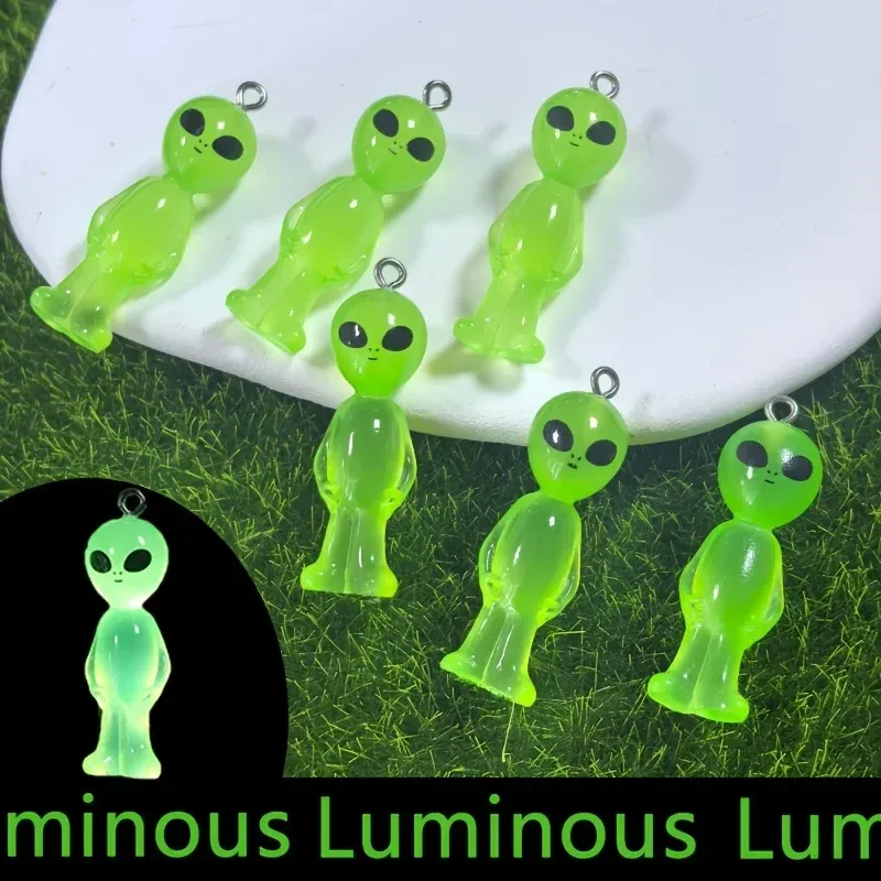 Lot de 6 breloques résine lumineuses extraterrestres pour bijoux