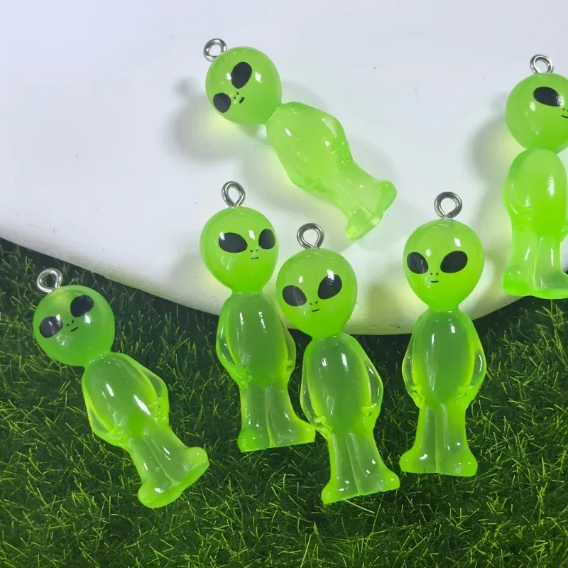 Lot de 6 breloques résine lumineuses extraterrestres pour bijoux