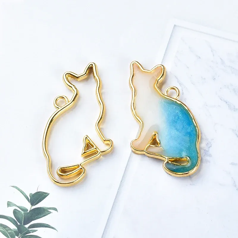 Moule silicone cadre métallique chat pour bijoux résine