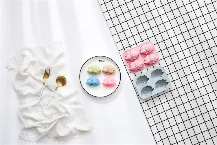 Moule silicone hérisson 4 cavités pour savon et résine
