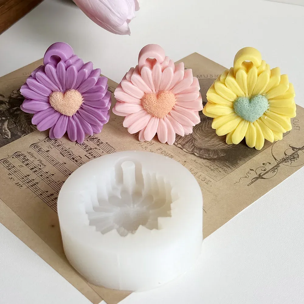 Moule silicone marguerite amour pour bougie parfumée