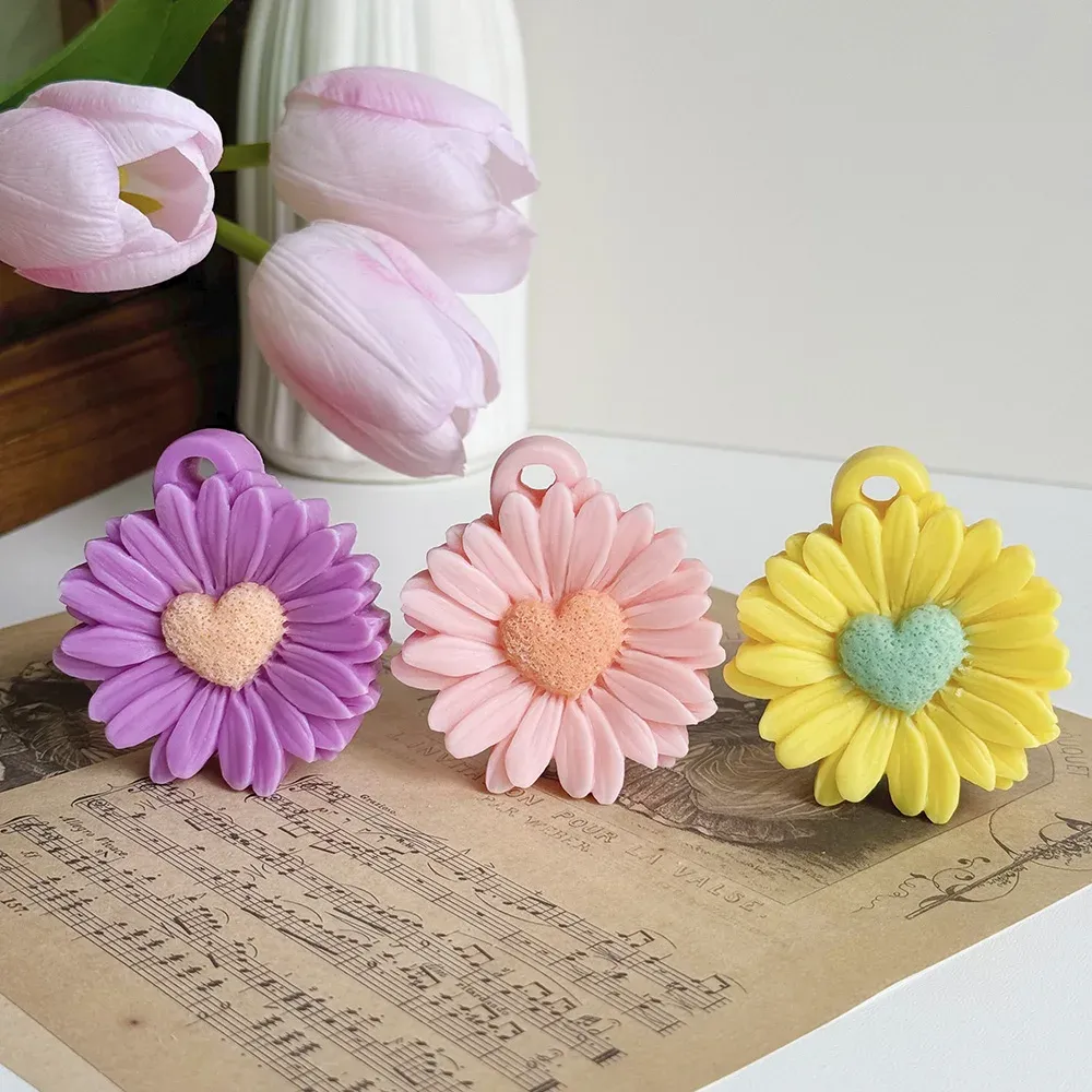 Moule silicone marguerite amour pour bougie parfumée