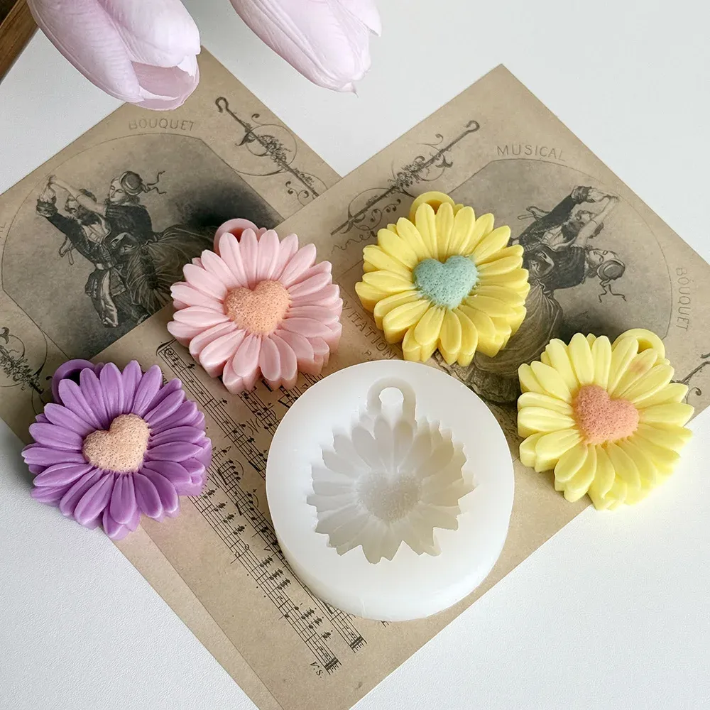 Moule silicone marguerite amour pour bougie parfumée