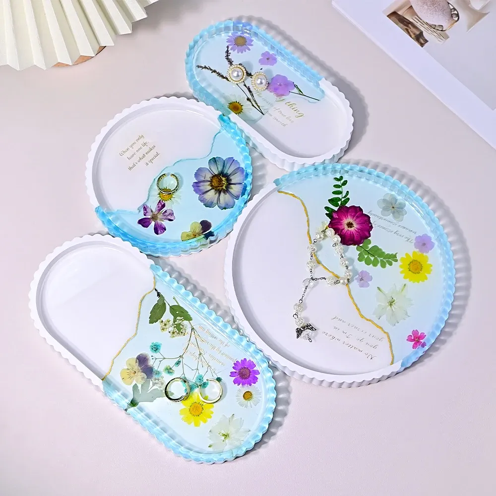 Moule silicone plateau ovale bord rayé pour résine