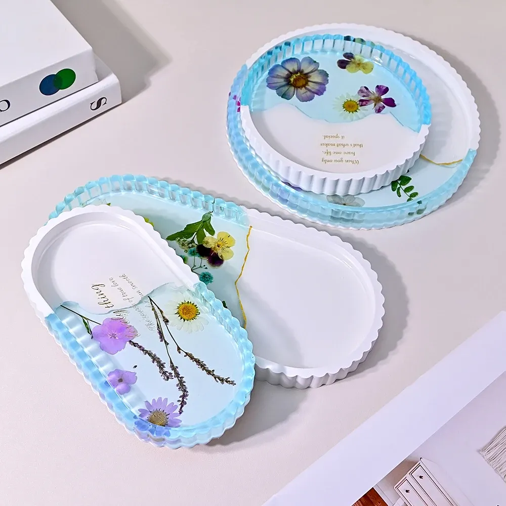 Moule silicone plateau ovale bord rayé pour résine