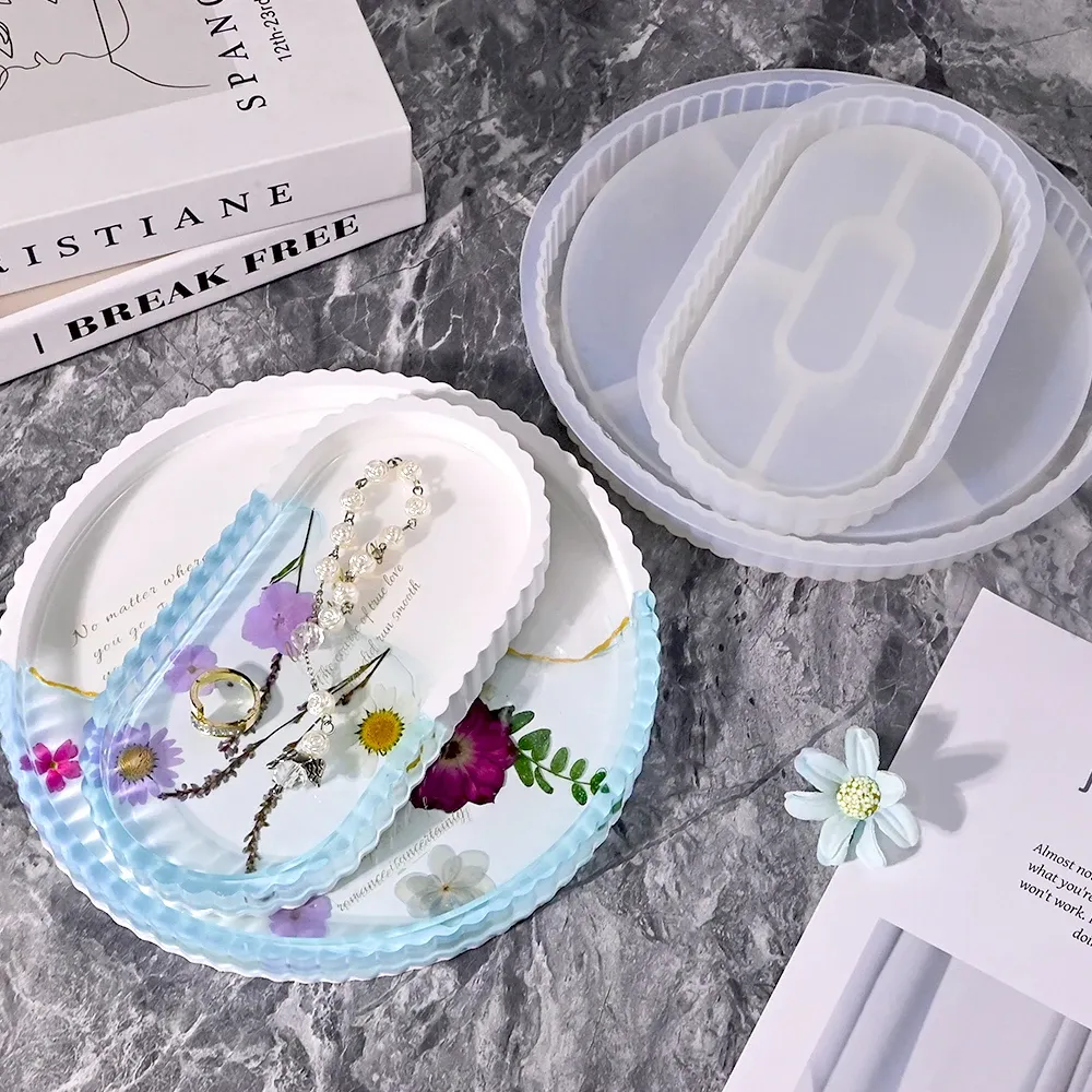 Moule silicone plateau ovale bord rayé pour résine