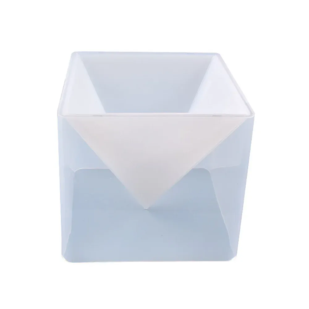 Moule silicone pyramide 3D pour artisanat résine et béton